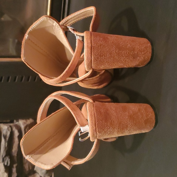 NWOT - Opened Toe Heels - Picture 3 of 8